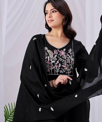 Black cotton embroidered kurta set 3
