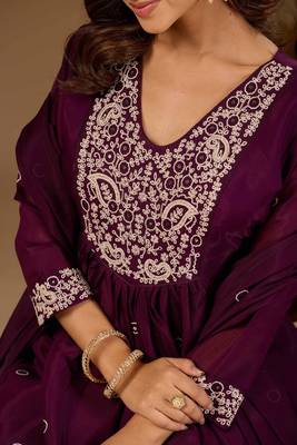 Wine cotton blend embroidered kurta set 4
