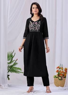 Black cotton embroidered kurta set 5