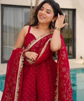 Women's red silk blend printed kurti set with flared palazzo and dupatta 5
