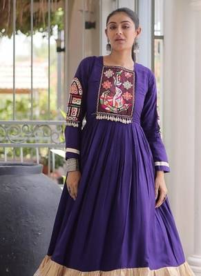 Reyon kutchi gamthi gown 12 meter flair 4-layer zari patta stitching full sleeves patch work  1