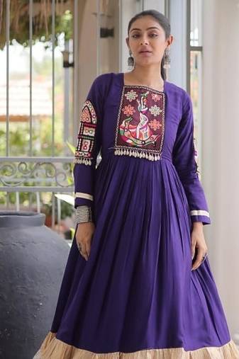 Reyon kutchi gamthi gown 12 meter flair 4-layer zari patta stitching full sleeves patch work 
