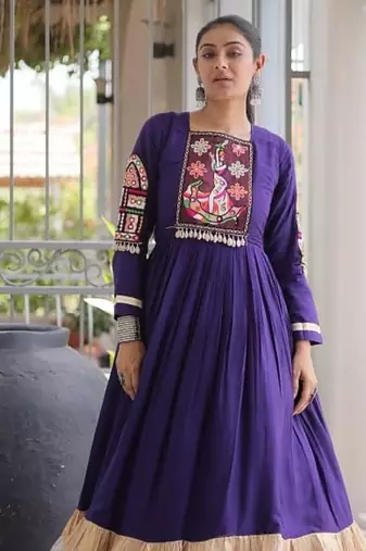 Reyon kutchi gamthi gown 12 meter flair 4-layer zari patta stitching full sleeves patch work 