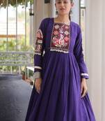 Reyon kutchi gamthi gown 12 meter flair 4-layer zari patta stitching full sleeves patch work 