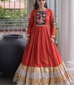 Reyon kutchi gamthi gown 12 meter flair 4-layer zari patta stitching full sleeves patch work
