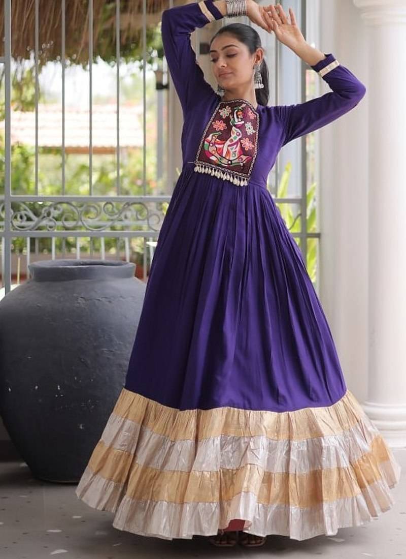 Reyon kutchi gamthi gown 12 meter flair 4-layer zari patta stitching full sleeves patch work 
