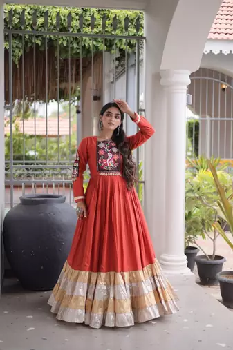 Reyon kutchi gamthi gown 12 meter flair 4-layer zari patta stitching full sleeves patch work