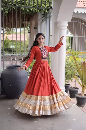 Reyon kutchi gamthi gown 12 meter flair 4-layer zari patta stitching full sleeves patch work