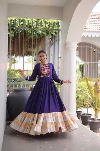 Reyon kutchi gamthi gown 12 meter flair 4-layer zari patta stitching full sleeves patch work 