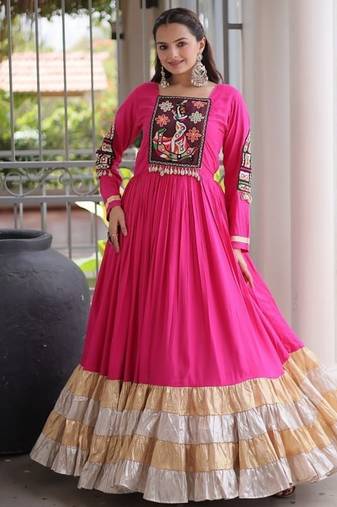 Reyon kutchi gamthi gown 12 meter flair 4-layer zari patta stitching full sleeves patch work