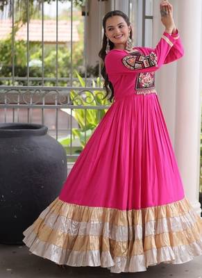 Reyon kutchi gamthi gown 12 meter flair 4-layer zari patta stitching full sleeves patch work 3
