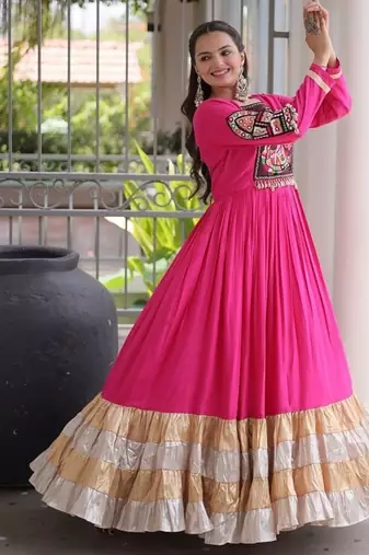 Reyon kutchi gamthi gown 12 meter flair 4-layer zari patta stitching full sleeves patch work