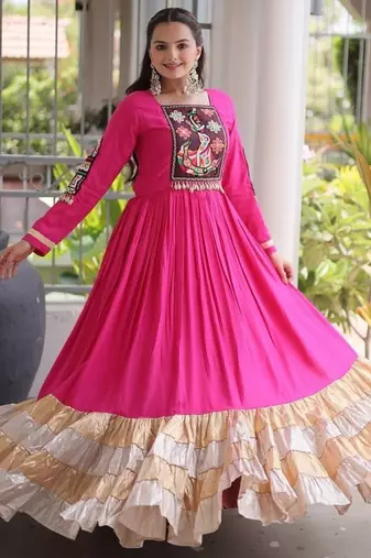Reyon kutchi gamthi gown 12 meter flair 4-layer zari patta stitching full sleeves patch work