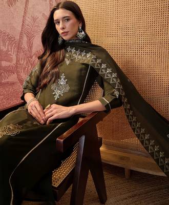 Bottle green chanderi cotton embroidered kurta set. 1