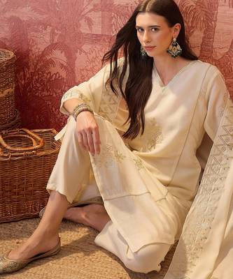Cream chanderi cotton embroidered kurta set. 1