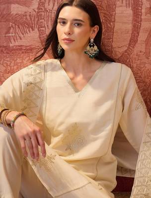 Cream chanderi cotton embroidered kurta set. 3