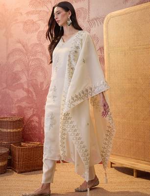 Cream chanderi cotton embroidered kurta set. 4