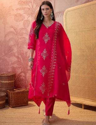 Rani chanderi cotton embroidered kurta set. 4