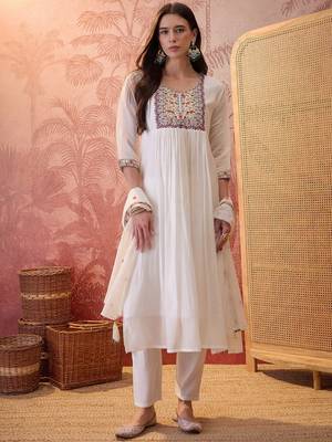 Cream chanderi cotton embroidered kurta set. 4
