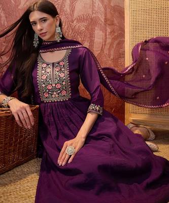 Purple chanderi cotton embroidered kurta set. 1