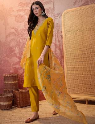 Mustard chanderi cotton embroidered kurta set. 4