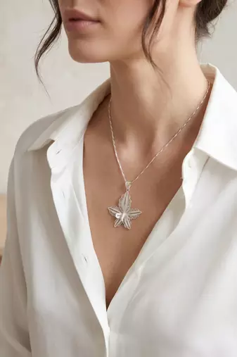925 sterling silver elegant lily filigree pendant for women