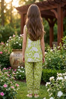 Green and white printed cotton festive wear kurta set 4