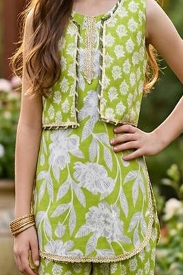 Green and white printed cotton festive wear kurta set 5