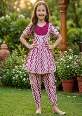 Magenta and white printed cotton festive wear kurta set 1