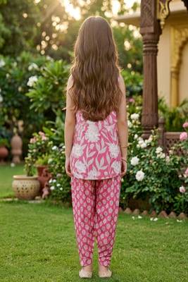 Pink and white printed cotton festive wear kurta set 4