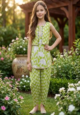 Green and white printed cotton festive wear kurta set 2