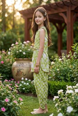 Green and white printed cotton festive wear kurta set 3