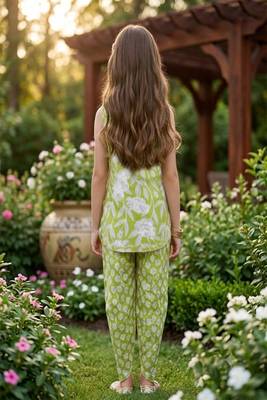 Green and white printed cotton festive wear kurta set 4