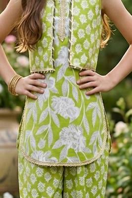 Green and white printed cotton festive wear kurta set 5