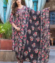 Floral Embellished Kurta Paired With Afghani Trouser & Dupatta
