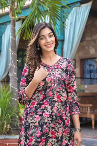 Floral Embellished Kurta Paired With Afghani Trouser & Dupatta