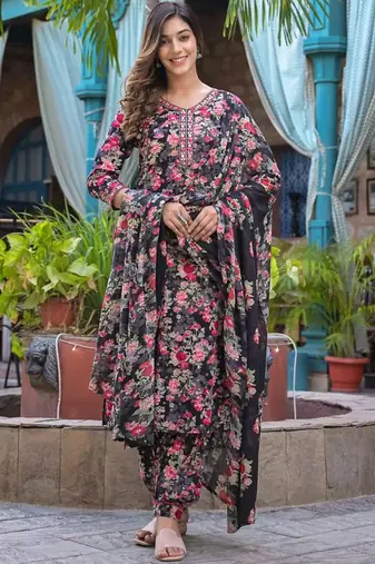 Floral Embellished Kurta Paired With Afghani Trouser & Dupatta