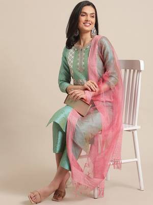 Women Sea Green Thread Embroidered Yoke Textured Kurta with Trouser 1