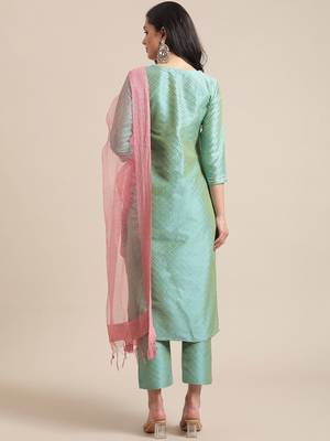 Women Sea Green Thread Embroidered Yoke Textured Kurta with Trouser 6