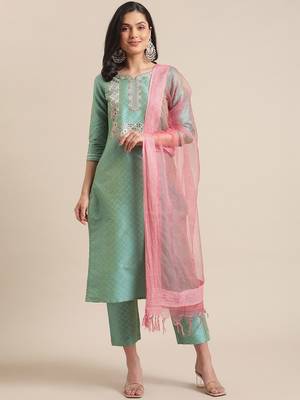 Women Sea Green Thread Embroidered Yoke Textured Kurta with Trouser 7