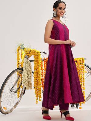 Woven Design Panelled Kurta & Trousers With Dupatta 4