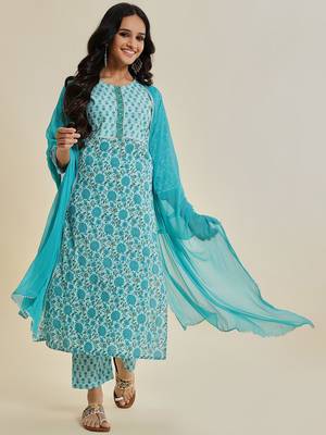 Floral Printed Regular Kurta with Trousers & With Dupatta 1