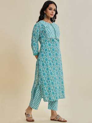 Floral Printed Regular Kurta with Trousers & With Dupatta 4