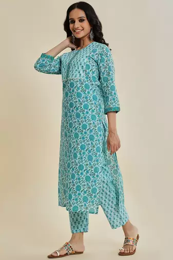 Floral Printed Regular Kurta with Trousers & With Dupatta
