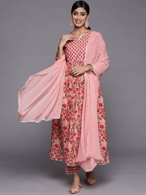 Women Peach-Coloured Floral Printed Empire Gotta Patti Pure Cotton Kurta with Trousers & With 1