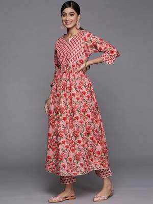 Women Peach-Coloured Floral Printed Empire Gotta Patti Pure Cotton Kurta with Trousers & With 6