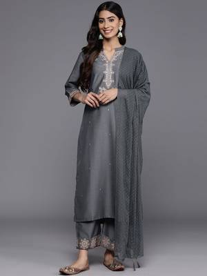 Floral Embroidered Mandarin Collar Straight Kurta with Trousers & Dupatta 1
