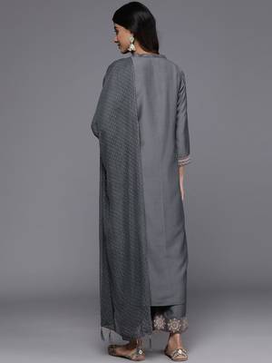 Floral Embroidered Mandarin Collar Straight Kurta with Trousers & Dupatta 6