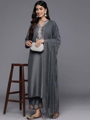 Floral Embroidered Mandarin Collar Straight Kurta with Trousers & Dupatta 7