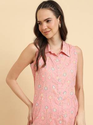Pink Floral Printed Regular Kurta with Trousers 2